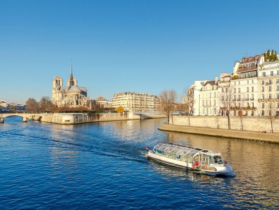 France_Paris_Seine-River_shutterstock_558949525