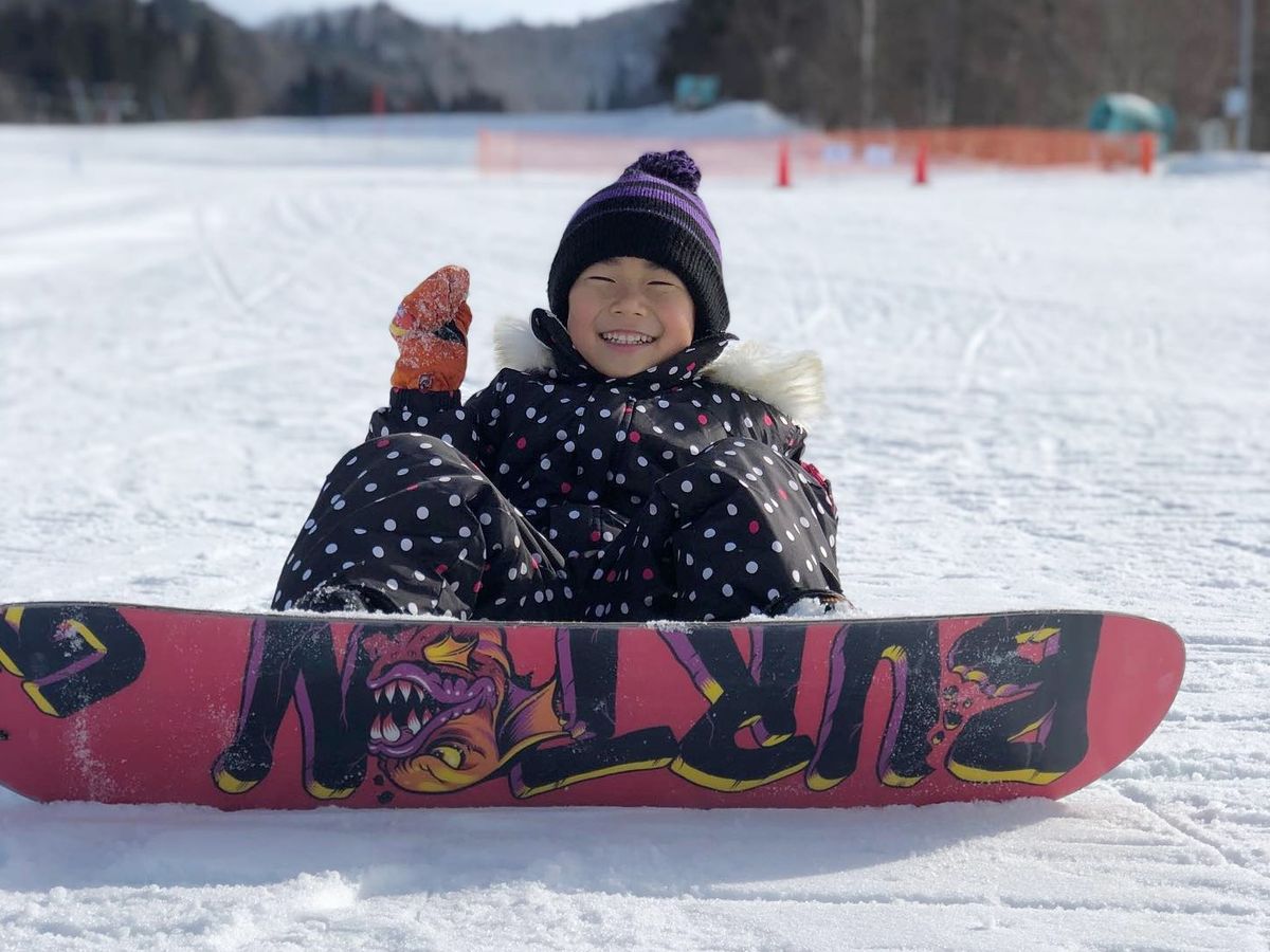 プライベートスノーボードレッスン 杉木立に囲まれた秋田県水晶山