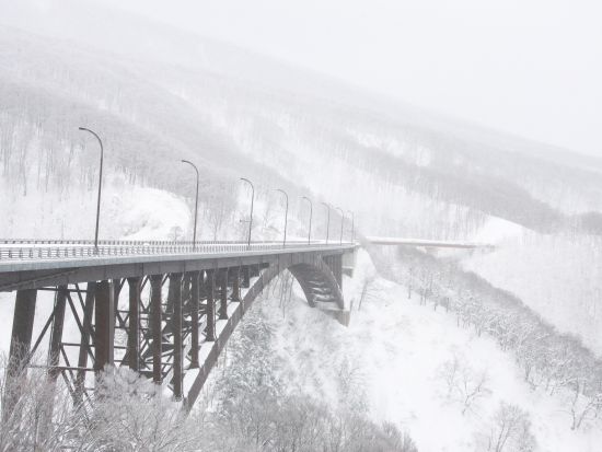 八甲田・酸ヶ湯温泉送迎観光タクシー 三内丸山遺跡+青森県立美術館+八甲田山雪中行軍遭難資料館+城ヶ倉大橋4か所観光＜最大9名／3時間半／青森発着＞