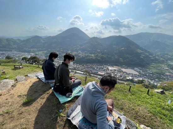 山岳ガイドと早朝登山！ミシュラン・グリーンガイドも認めたビュースポット津和野城跡で愉しむつわの朝ごはん"Asageshiki津和野"＜3時間／朝食付／津和野町＞