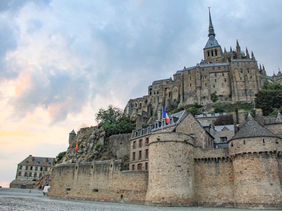 トイレ付バス！モンサンミッシェル日帰りツアー　修道院入場、名物オムレツ付きから選択可　おにぎりオプションあり＜日本語アシスタント／パリ発＞ by [みゅう] 