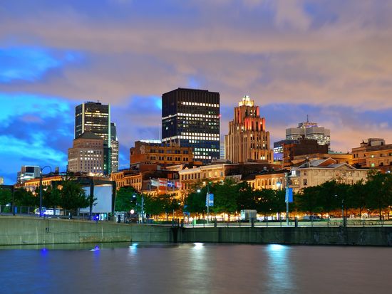Canada_Montreal_view_night_pixta_12214083_XL