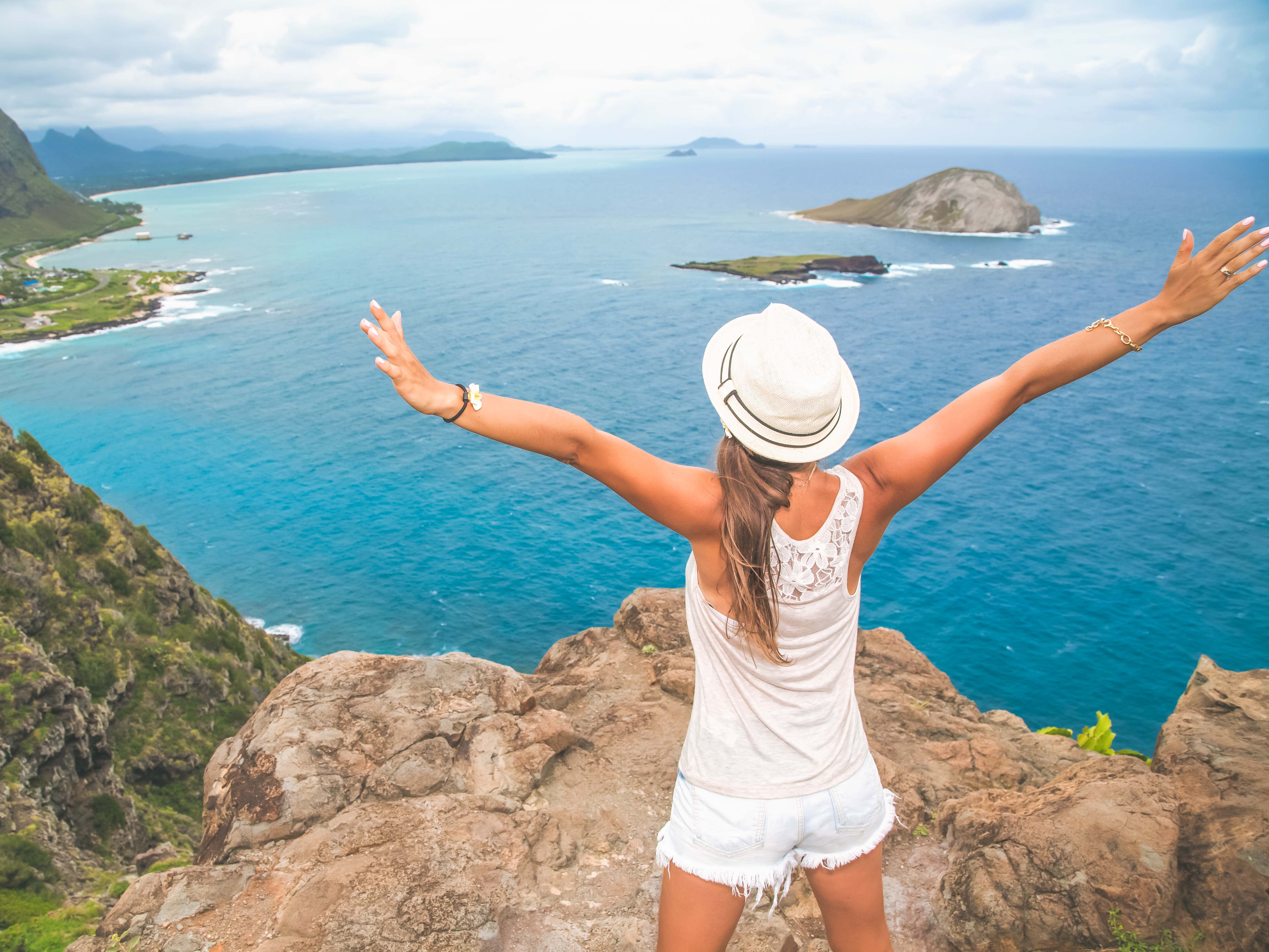 Makapuu Lighthouse Trail Hike & Halona Blowhole Tour with Shuttle