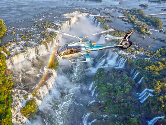 イグアスの滝の上のホテルから優先観光♪ 終日貸切ツアー☆ボート・ヘリコプター・野鳥園付プランあり！＜ブラジル側／日本語ガイド／朝食付／お客様ホテルor空港発着＞