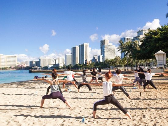 ワイキキビーチヨガレッスン　2名までのプライベートレッスンまたはリーズナブルなグループレッスンから選べるプラン＜1時間／日本語インストラクター＞by ヨガアロハ