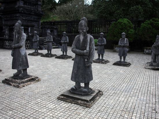 世界遺産フォンニャ洞窟＆古都フエ1泊2日　王宮＋ティエンムー寺＋カイディン帝廟＜日本語ガイド／ダナン発＞