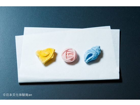 カラフルなお干菓子-scaled