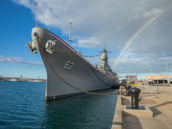 真珠湾（パールハーバー）観光ツアー　戦艦ミズーリは専任ガイド＆ツアーガイドがご案内！ アリゾナ記念館や太平洋航空博物館プランあり ＜チップ込み／日本語ガイド＞