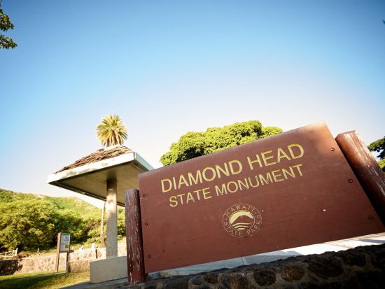 ダイヤモンドヘッド日の出ハイキング＋マラサダ付きツアー　アサイボウル付きプランあり＜午前＞