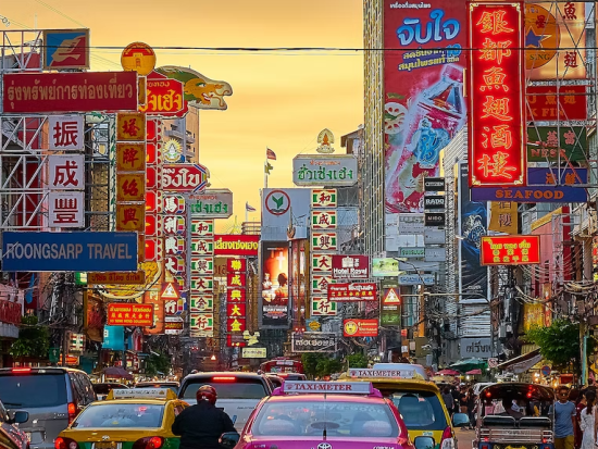 バンコクボートツアー　定番観光地と旬なスポットへ！運河に浮かぶアーティスト・ハウスに立ち寄り　マハナコーン入場券付きプランあり＜午後／夕食付プランあり／日本語＞