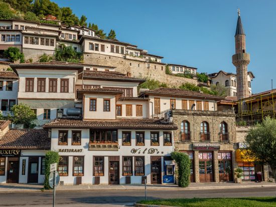 【プライベートツアー】アルバニアの歴史都市　世界遺産ベラト市内1日観光＜貸切チャーター／昼食付／ティラナ発＞