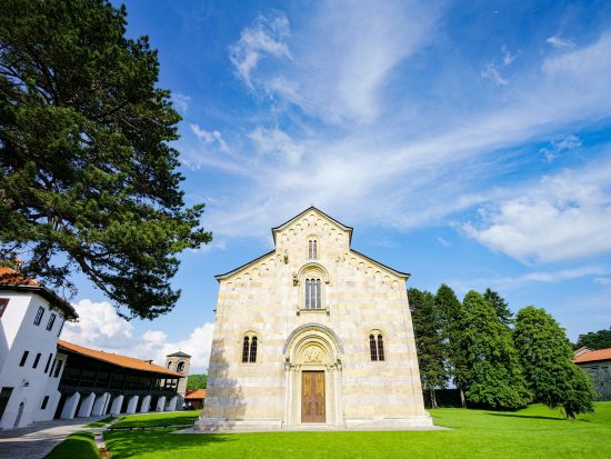 【プライベートツアー】コソボの中世建造物群　世界遺産めぐり1日観光＜車＋ガイド貸切／昼食付／プリシュティナ発＞