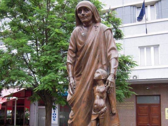 【プライベートツアー】コソボ首都　プリシュティナ市内観光＜午前・午後／車＋ガイド貸切／プリシュティナ発＞