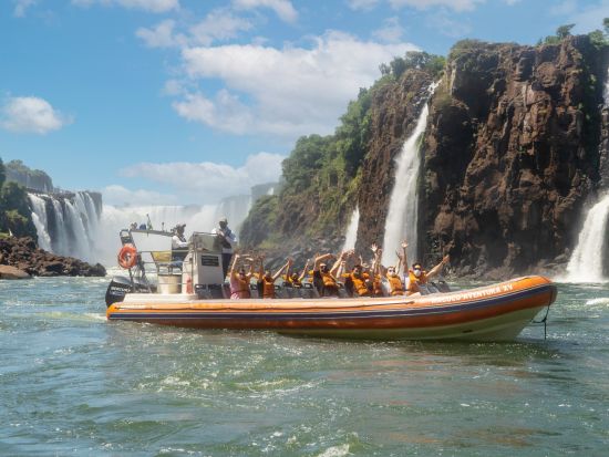 イグアスの滝の上のホテルから優先観光♪ 終日貸切ツアー☆ボート・ヘリコプター・野鳥園付プランあり！＜ブラジル側／日本語ガイド／朝食付／お客様ホテルor空港発着＞