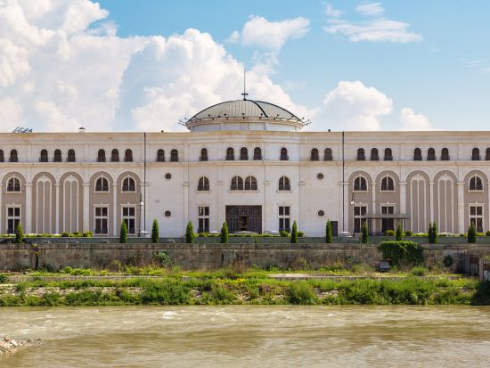 【プライベートツアー】マケドニア首都 スコピエ市内半日観光＜午前／車＋ガイド貸切／昼食付／スコピエ発＞