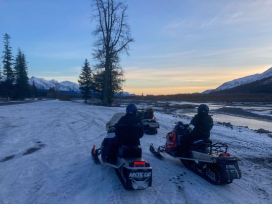 スノーモービルツアー　キーナイ・フィヨルド国立公園をドライブ＜1～4月／午前・午後／約2時間／英語ガイド／スワード発＞