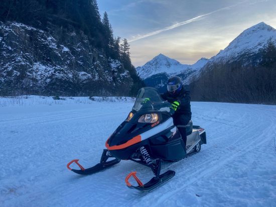スノーモービルツアー　キーナイ・フィヨルド国立公園をドライブ＜1～4月／午前・午後／約2時間／英語ガイド／スワード発＞
