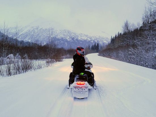 スノーモービルツアー　 キーナイ・フィヨルド国立公園を進む爽快なドライブ＜1～4月／午前・午後／約3.5時間／英語ガイド／スワード発＞