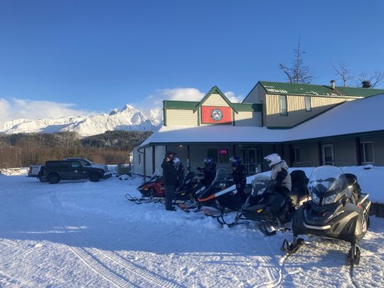 スノーモービルツアー　 キーナイ・フィヨルド国立公園を進む爽快なドライブ＜1～4月／午前・午後／約3.5時間／英語ガイド／スワード発＞