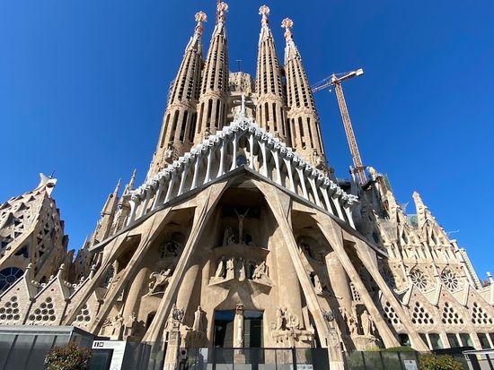 barcelona-sagrada-familia-tour-passion-facade