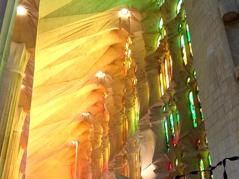 sagrada-familia-tour-light-windows