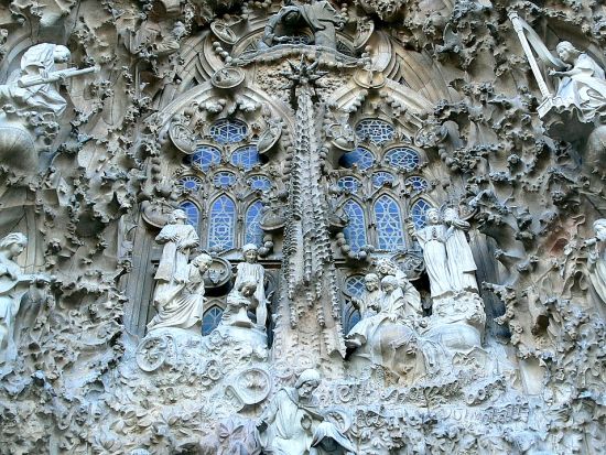 世界遺産サグラダ・ファミリア ガイド付きツアー グエル公園自由観光付き 事前予約でスムーズに見学＜日本語ガイド＞