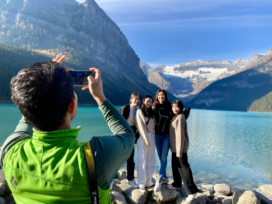 世界遺産カナディアンロッキー 貸切観光チャーター　少人数グループでの旅行におすすめ ＜10時間／日本語ドライバーガイド＞by バンフトップツアーズ