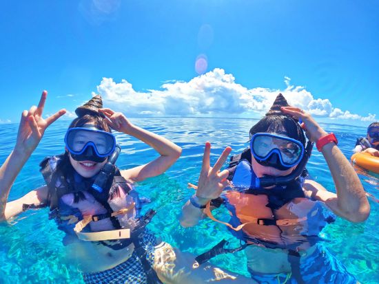 慶良間シュノーケリング　揺れに強い大型船／GoProレンタル付きパラセーリングやバナナボートセットコースあり／写真・ドリンク無料＜半日／那覇発＞