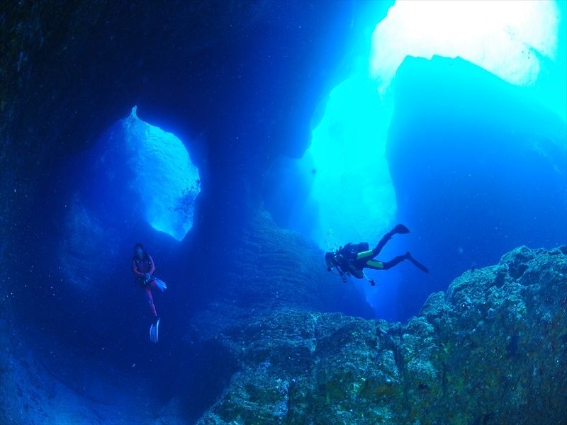 ファンダイビング 透明度が高い神津島の海でダイビング 中・上級者向け