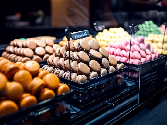 試食たっぷり！パリ スイーツ巡りウォーキングツアー 極上ショコラや絶品フランス菓子、受賞歴のあるペストリーなどを食べ歩き＜英語ガイド＞