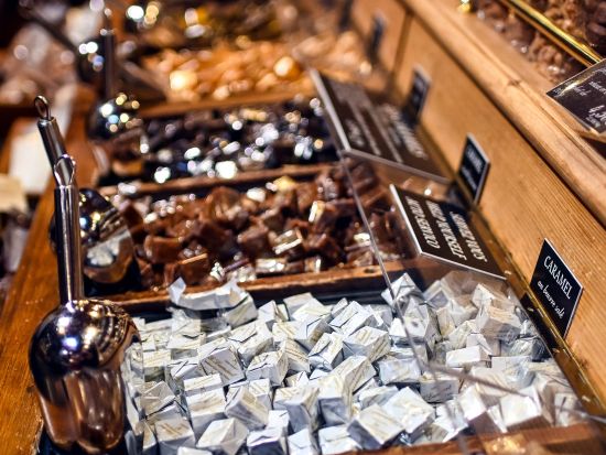 試食たっぷり！パリ スイーツ巡りウォーキングツアー 極上ショコラや絶品フランス菓子、受賞歴のあるペストリーなどを食べ歩き＜英語ガイド＞