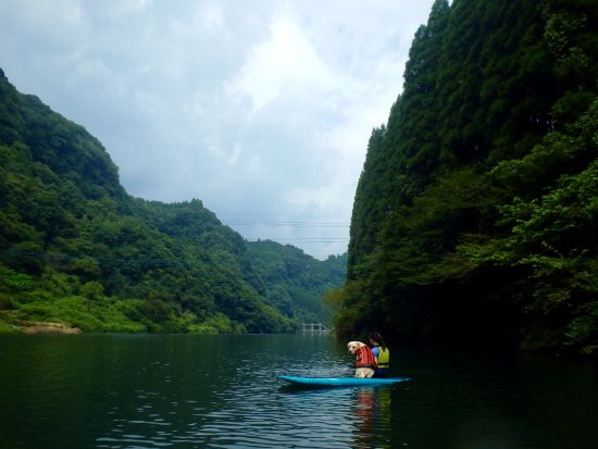 【4月末～10月中旬】SUP（スタンドアップパドル）体験　九州のグランドキャニオン蘇陽峡中山ダムで水上散歩 ＜午前・午後／山都町＞ by 自然屋かわじん
