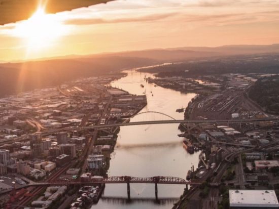 小型飛行機 遊覧飛行20分　ポートランドの街並みを堪能する上空散歩＜ 夕刻～夜間フライトあり／貸切または混載／英語パイロット＞byEnvi Adventures