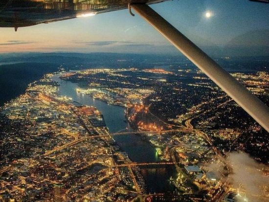 小型飛行機 遊覧飛行60分　ポートランドのダウンタウンとコロンビア川渓谷を眺めるフライト＜貸切または混載／英語パイロット＞by Envi Adventures