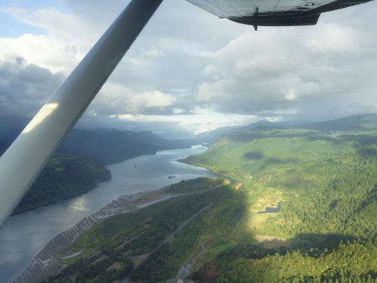 小型飛行機 遊覧飛行60分　ポートランドのダウンタウンとコロンビア川渓谷を眺めるフライト＜貸切または混載／英語パイロット＞by Envi Adventures