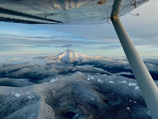 小型飛行機 遊覧飛行60分　オレゴン州の最高峰マウント・フッドを超え！＜5～10月／貸切または混載／英語パイロット＞by Envi Adventures