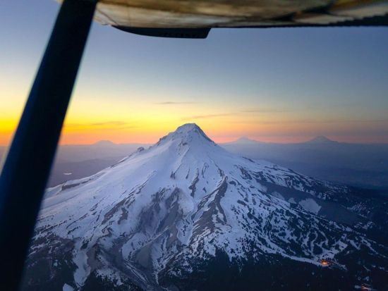 小型飛行機 遊覧飛行60分　オレゴン州の最高峰マウント・フッドを超え！＜5～10月／貸切または混載／英語パイロット＞by Envi Adventures
