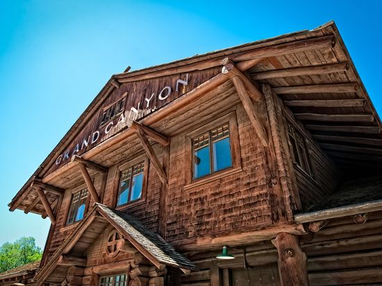 USA_Arizona_Grand Canyon_Railway Station_shutterstock_64867873