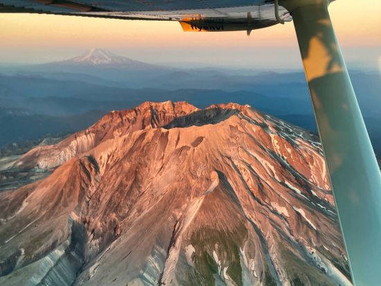 小型飛行機 遊覧飛行60分　セント・へレンズ山周辺をフライト＜5～10月／貸切または混載／英語パイロット＞by Envi Adventures