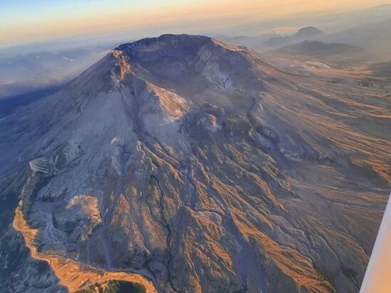 小型飛行機 遊覧飛行60分　セント・へレンズ山周辺をフライト＜5～10月／貸切または混載／英語パイロット＞by Envi Adventures