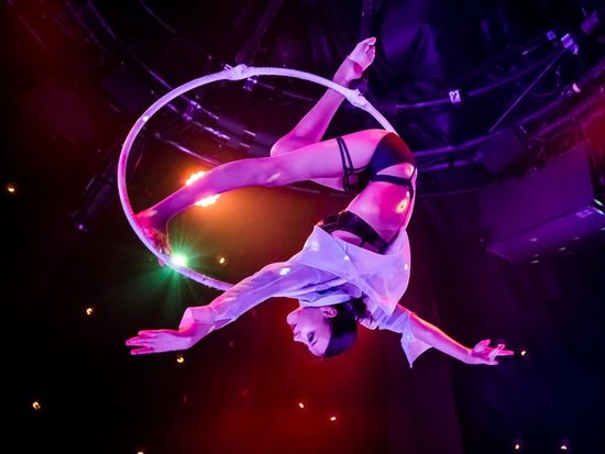 2_production image_Lyra Hoop Artist_ABSINTHE at Caesars Palace_credit Erik Kabik_2