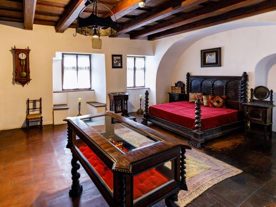 ドラキュラ城（ブラン城）＆シナイア　日帰り観光ツアー ＜日本語または英語ガイド／昼食付き／ブカレスト発＞