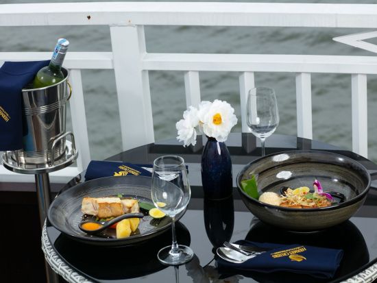 世界遺産ハロン湾1泊2日クルーズ「エルメス号」全室バルコニー付き！プライべート感を味わえる全18室のスモールラグジュアリークルーズ船 