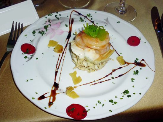 季節のフランス料理コースランチ＆河畔風景ドライブ観光ツアー　サンテレーヌ島立ち寄りあり ＜日本語ガイド／モントリオール発＞