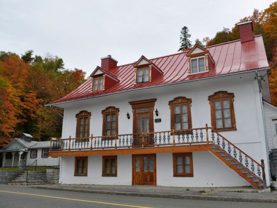 ケベック郊外観光ツアー モンモランシー滝＋サンタンヌ・ド・ボープレ大聖堂＋オルレアン島 メープルORカシス酒試飲＜午前or午後／日本語ガイド／ケベックシティ発＞