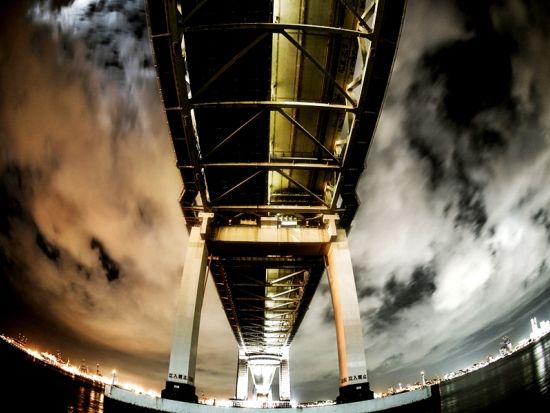 高速観光船で行く工場夜景クルーズ！美しいみなとみらいと工場の幻想的な夜景を堪能 食事付プランあり＜当日予約可能／90分／ガイド付／ピア象の鼻発＞ 