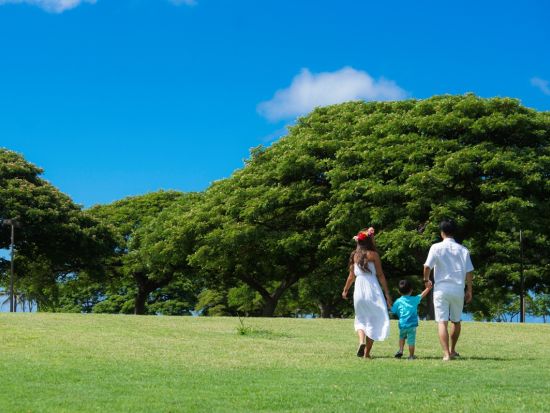 ハワイ　カジュアルフォト　昼間の青空と夕方のサンセット、2つのシチュエーションで撮影！選べる撮影スポット＜ワイキキ近郊＞