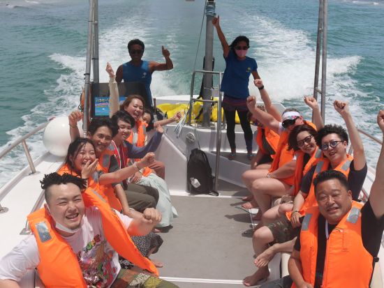 パラセーリング　選べる高さ30~90m　東海岸・海中道路上空で絶景飛行！ニコちゃんマークで写真映えもバッチリ＜うるま市発＞