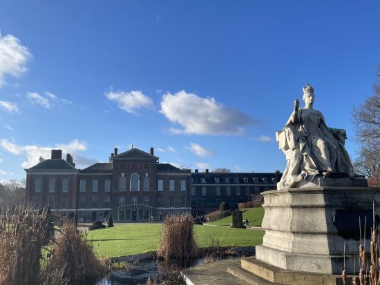 山城さんと行く！大英帝国の遺産で学ぶイギリスの歴史　V&A博物館＋ケンジントン宮殿またはテムズ川クルーズを選択可＜貸切／日本語／ロンドン発＞by スタイルゲート