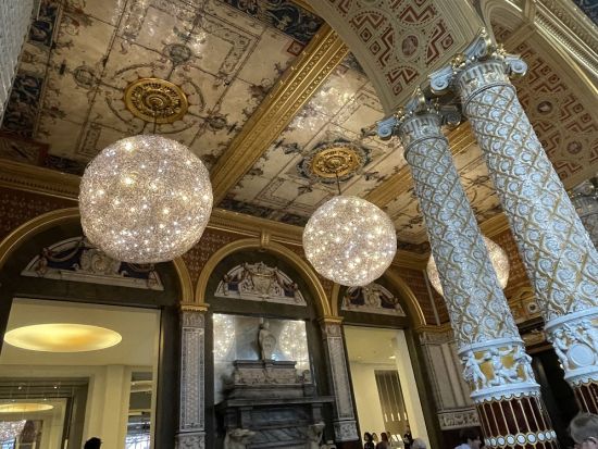 山城さんと行く！大英帝国の遺産で学ぶイギリスの歴史　V&A博物館＋ケンジントン宮殿またはテムズ川クルーズを選択可＜貸切／日本語／ロンドン発＞by スタイルゲート